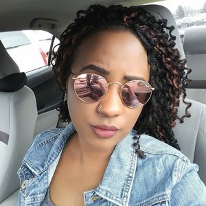 Meet your Posher, Stacy